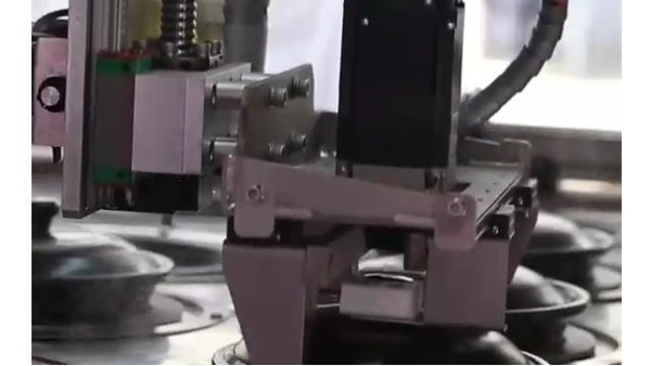 上銀妖精国产亚洲精品无码成人隨碧桂園的煲仔飯機器人現身武漢防疫一線