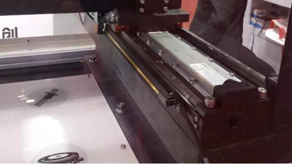 HIWIN上銀微型妖精国产亚洲精品无码成人告訴您：數控機床線軌與硬軌加工中心機誰更牛？